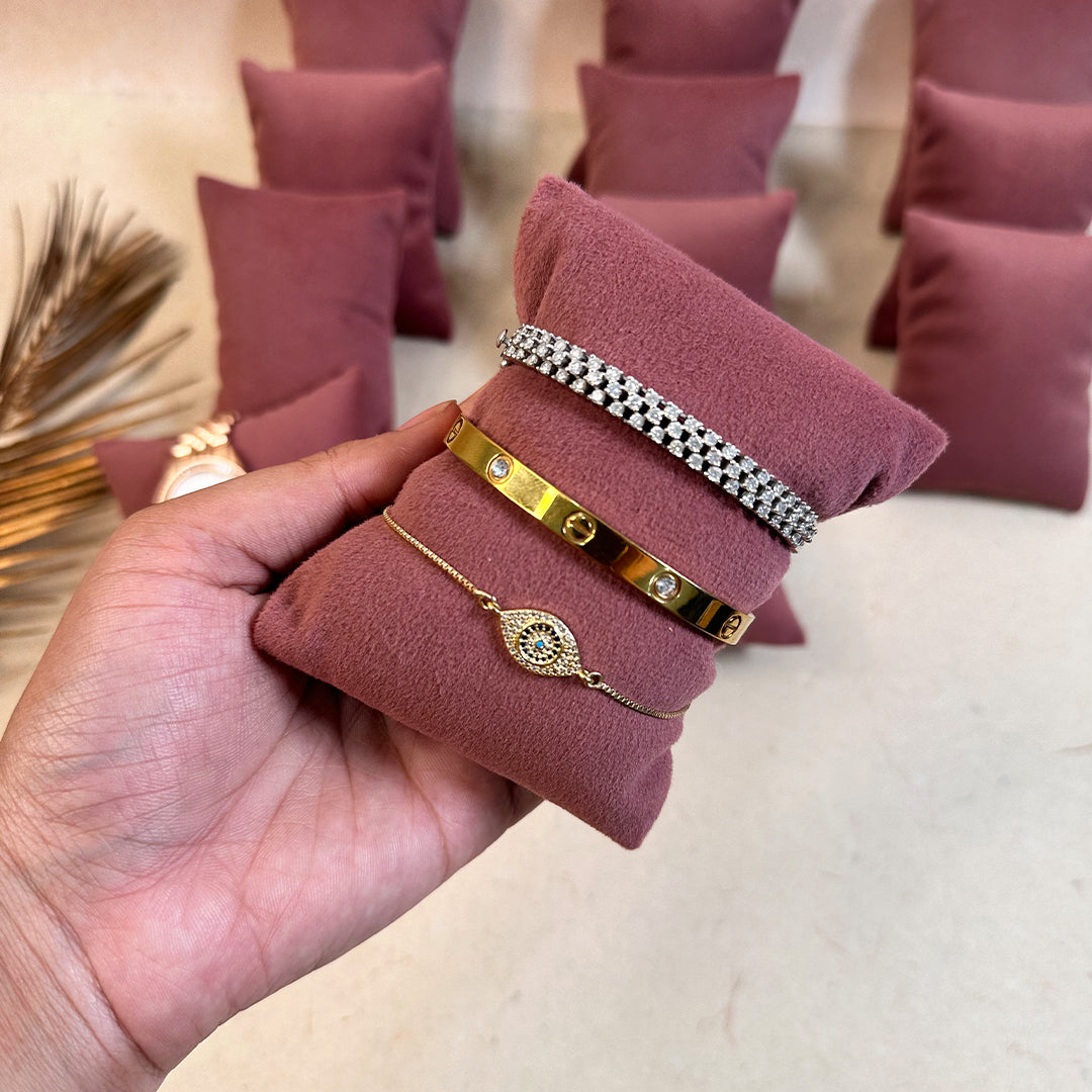 Dark Pink Soft Cushion Pillow for Watch & Bracelet Display – La Trove.